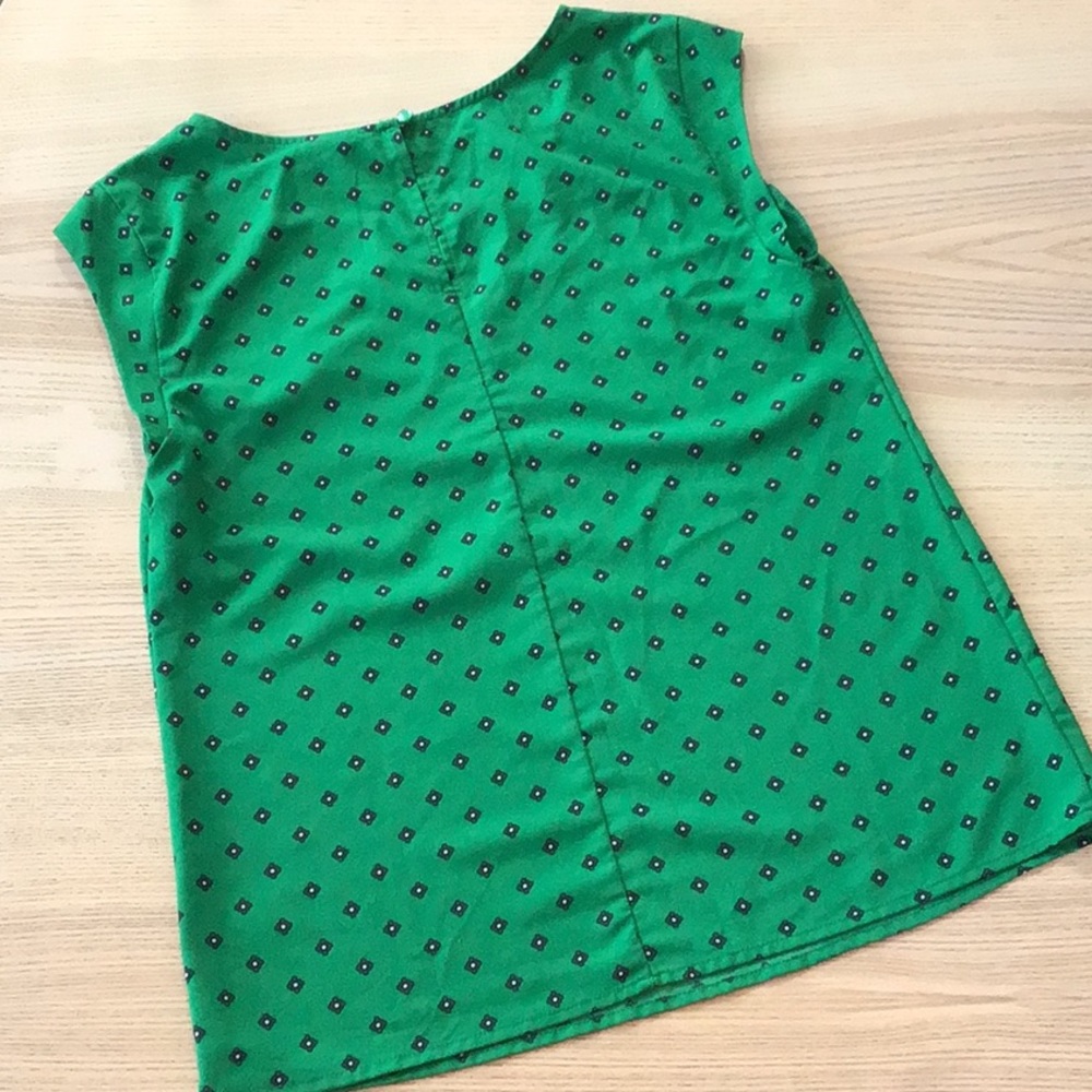 Perfect spring top! - Picture 2 of 6